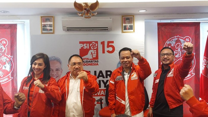 Mantan Sekjen Partai Berkarya Badaruddin Andi Picunang dan 20 kader loyalisnya resmi bergabung ke Partai Solidaritas Indonesia (PSI). Andi Picunang mengungkapkan alasanya berpindah perahu ke PSI sebab memiliki cita-cita yang tak beda jauh dengan PSI.