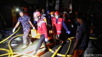 Kepala Dinas Penanggulangan Kebakaran dan Penyelamatan (Gulkarmat) DKI Jakarta, Satriadi Gunawan mengatakan pihaknya telah menerjunkan unit mobil damkar untuk memadamkan api.