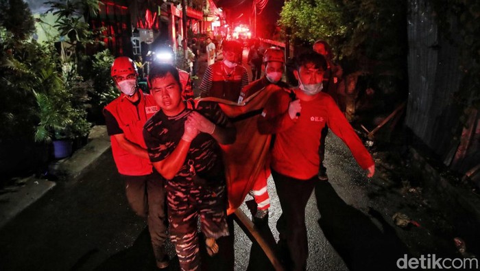 Depo Pertamina di Plumpang, Koja, Jakarta Utara, kebakaran. Insiden yang terjadi pada pukul 20.11 WIB ini menewaskan 14 orang.