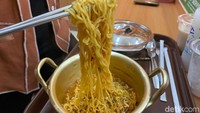 Secara keseluruhan Goodle Noodle Bar ini menawarkan pengalaman bersantap mie instan yang baru.  Cocok untuk dikunjungi bersama teman hingga keluarga karena harga makanannya masih terjangkau.  Foto: detikFood