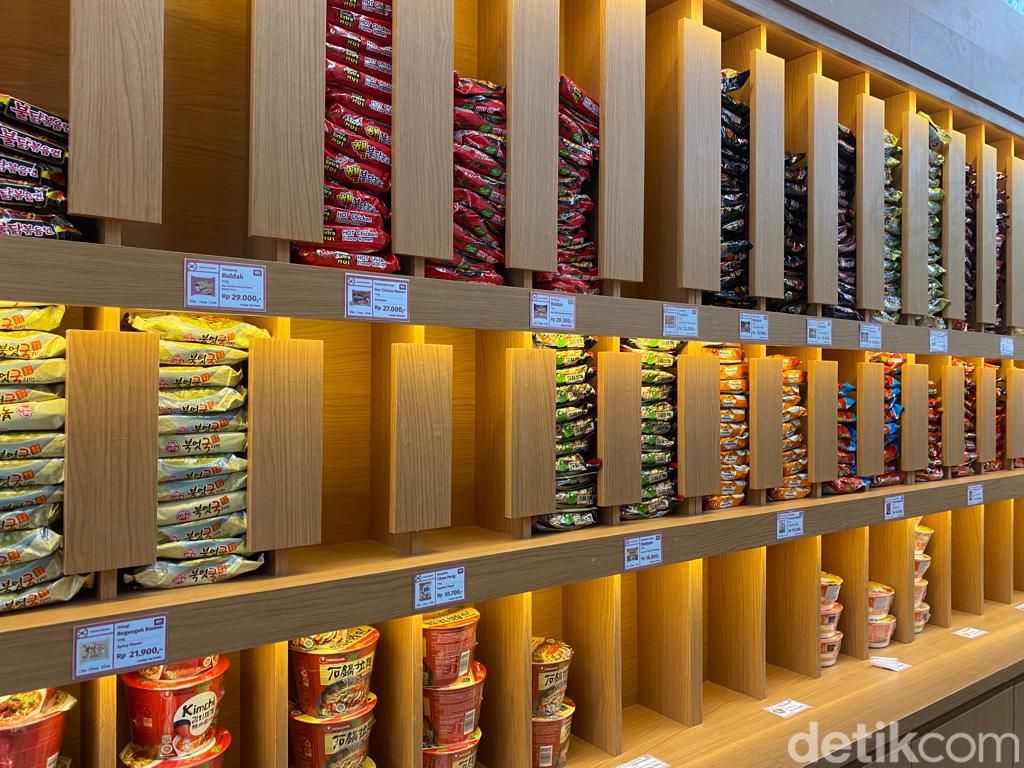 Goodle Noodle Bar : Cobain Makan Mie Instan Korea Konsep Self Service Unik
