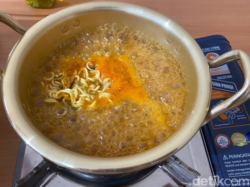 Goodle Noodle Bar : Cobain Makan Mie Instan Korea Konsep Self Service Unik