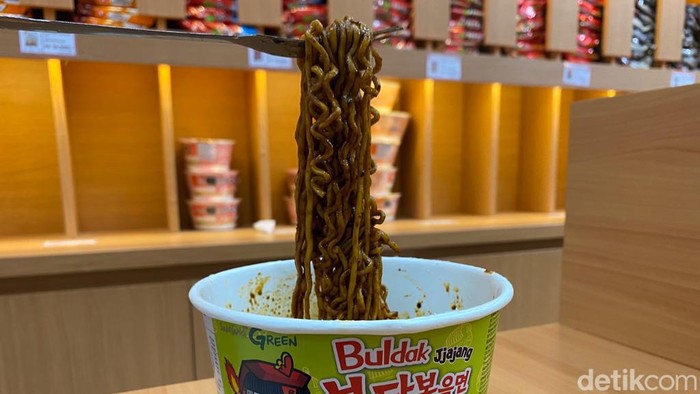 Goodle Noodle Bar : Cobain Makan Mie Instan Korea Konsep Self Service Unik