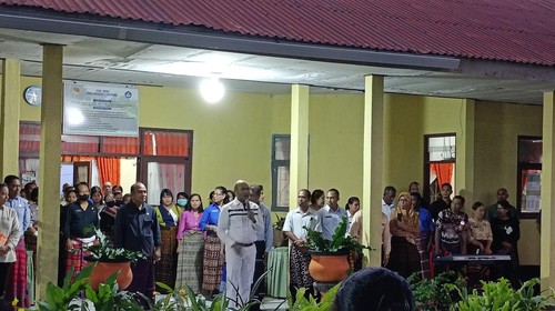 Gubernur NTT Viktor Bungtilu Laiskodat di SMA Negeri 6 Kota Kupang, Jumat (3/3/2023). SMAN 6 Kota Kupang merupakan salah satu sekolah yang menerapkan jam masuk pukul 05.30 Wita.