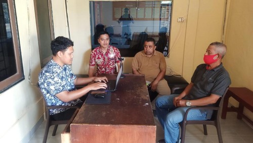 Proses pemeriksaan oknum guru pelaku pencabulan 5 muridnya di Lombok Barat, Jumat (3/3/2023).