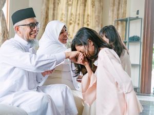 Surat Luqman Ayat 14, Perintah Berbakti pada Orang Tua