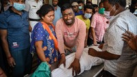 Di India, banyak orang tua yang harus menyaksikan anaknya meninggal dunia akibat terinfeksi adenovirus. (Sankhadeep Banerjee/Getty Images)  