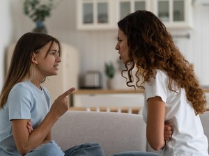 Emosi Anak Remaja Meluap-luap? Ini Pemicu yang Tak Disadari-Cara Mengatasinya