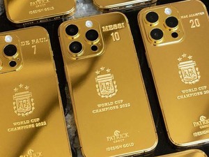 Gokil! Messi Bagi-bagi iPhone 14 Pro Emas 24K Buat Timnas Argentina
