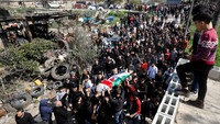 Kematian terakhir terjadi di tengah lonjakan kekerasan dalam konflik Israel-Palestina, dan khususnya di Tepi Barat, yang diduduki Israel sejak Perang Enam Hari tahun 1967. Pada Minggu malam, kota Huwara di Palestina diserang oleh pemukim Israel, beberapa jam setelah 2 pemukim ditembak mati saat mereka melewati kota Tepi Barat utara.