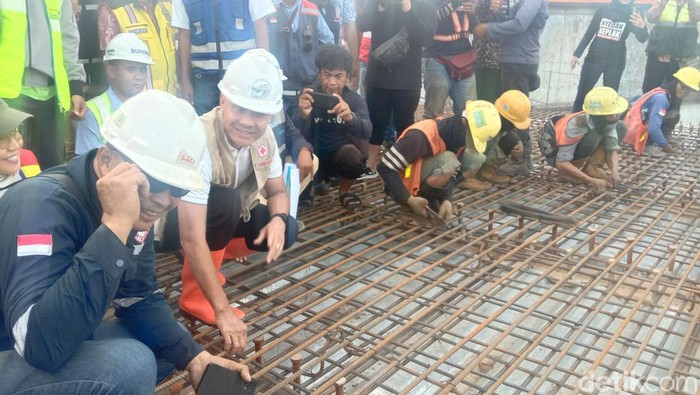 Pembangunan Jembatan Juwana, Pati, Jumat (3/3/2023).