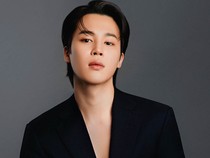 Senangnya! Jimin BTS Dapat Hadiah Gitar Barbie dari Ryan Gosling