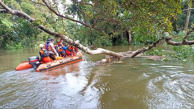 Kapal rombongan pengantin mengalami kecelakaan di Kabupaten Sambas, Kalbar. Jasad salah satu korban kembali ditemukan petugas. (dok Bakamla)