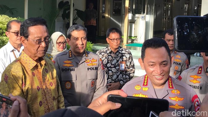 Kapolri Jenderal Listyo Sigit Prabowo usai bertemu Gubernur DIY Sri Sultan Hamengku Buwono (HB) X di Jogja, Jumat (3/3/2023).