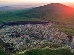 Gerbang Bawah Tanah Makin Melebar, Apa Isinya?