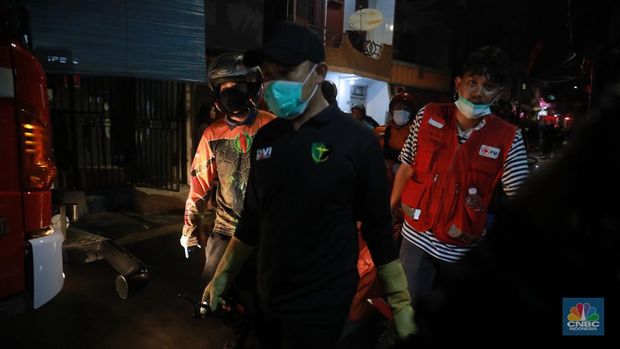 Kebakaran Terminal BBM Pertamina Plumpang, Jakarta Utara. (CNBC Indonesia/Muhammad Sabki)