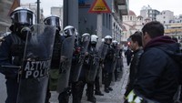 Banyak warga Yunani melihat tabrakan maut itu sebagai kecelakaan yang hanya menunggu waktu untuk terjadi. Socrates Baltagiannis/Anadolu Agency/Getty Images  
