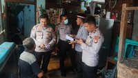 Keterangan dari korban bahwa ledakan terjadi pada saat korban menyalakan pematik kompor dan tiba-tiba terjadi ledakan dari kloset kamar mandi, ujar Wakapolres Metro Jakarta Timur AKBP Ahmad Fanani (Foto: Dok. Istimewa)