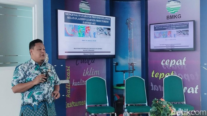 Koordinator Bidang Observasi BMKG Wilayah IV Makassar, R Jamroni.