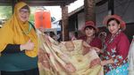 Mendidik Keterampilan Para Siswa Sekolah Darurat Kartini