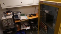 Bunker ini masih dilengkapi dengan perabotan aslinya, mulai dari tempat tidur rumah sakit, perlengkapan medis, dan peralatan komunikasi hingga kursi desainer Arne Jacobsen di kafetaria dan ruang kabinet.  