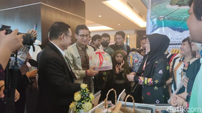 Menparekraf Sandiaga Uno di acara  East Indonesia Investment Summit di Makassar, Sulsel.