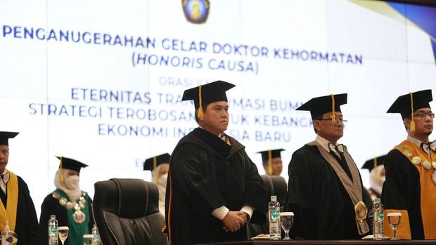 Universitas Brawijaya Malang menganugerahkan gelar Doktor Kehormatan (Honoris Causa) Bidang Manajemen Strategis kepada Menteri BUMN Erick Thohir.