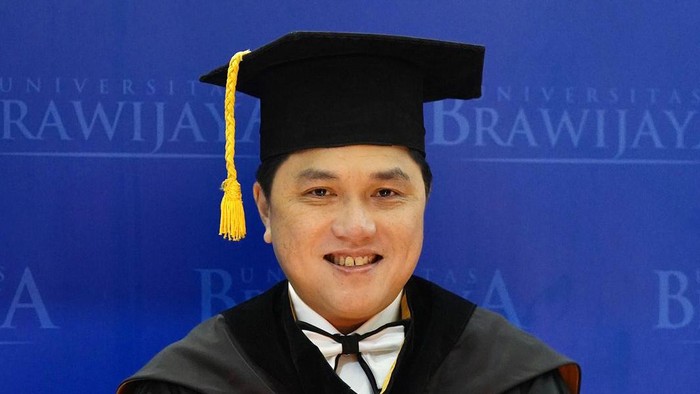 Universitas Brawijaya Malang menganugerahkan gelar Doktor Kehormatan (Honoris Causa) Bidang Manajemen Strategis kepada Menteri BUMN Erick Thohir.