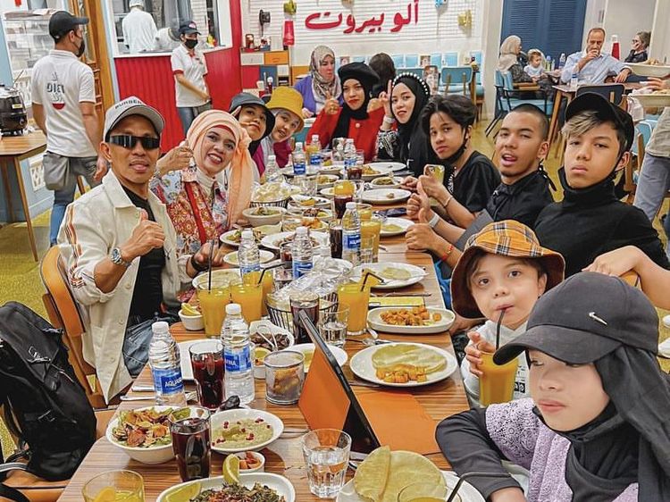 Meriah dan Seru! Kulineran Mewah Keluarga Gen Halilintar di Luar Negeri