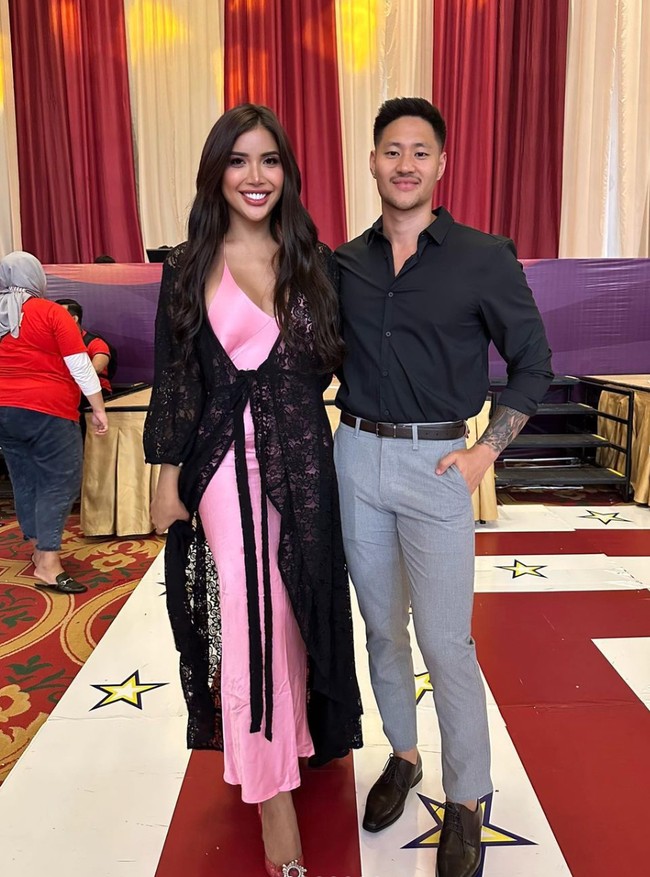 Saudara Aurel Hermansyah, Millen Cyrus akhirnya memperkenalkan pasangan barunya ke publik. Melalui akun Instagram pribadinya Millen tampak mengunggah foto-foto kebersamaan dirinya dengan kekasih barunya itu. Foto: Instagram/@millencyrus