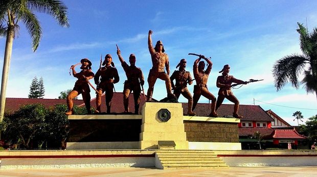 Blitar menyimpan cerita kelam dan kisah-kisah perjuangan. Semuanya tersimpan dalam monumen yang berdiri di Kota Proklamator.