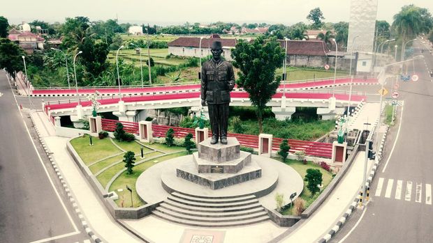 Blitar menyimpan cerita kelam dan kisah-kisah perjuangan. Semuanya tersimpan dalam monumen yang berdiri di Kota Proklamator.