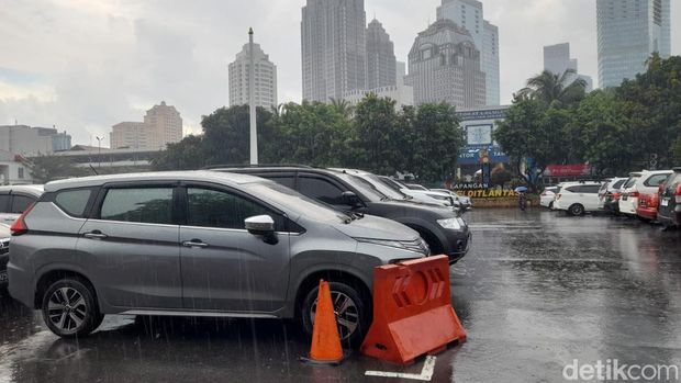 Parkiran Lapangan Presisi Polda Metro