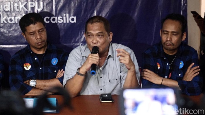 Ketua Umum Partai Prima Agus Jabo Priyono melakukan klarifikasi anggapan sejumlah pihak yang menilai partainya menggugat sengketa pemilu sehingga berujung putusan PN Jakpus menunda pemilu, Jumat (3/3).