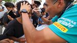 Potret Pebalap WSBK Adu Rotan hingga Tanda Tangan Kepala Bocah di Mandalika