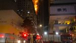 Penampakan Gedung Pencakar Langit Hong Kong Terbakar Hebat!