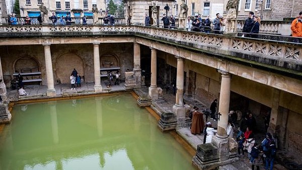 Inilah kota Bath di Somerset, Inggris yang punya peninggalan penting dari zaman romawi. Peninggalan tersebut berupa pemandian yang bernama Aquae Sulis. Inilah kota Bath di Somerset, Inggris yang punya peninggalan penting dari zaman romawi. Peninggalan tersebut berupa pemandian yang bernama Aquae Sulis.