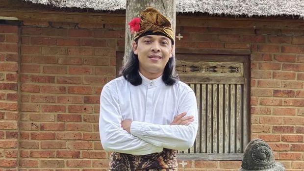 Penyanyi Lagu Bali Widi Widiana.