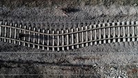 Jalur kereta api itu seharusnya lurus, namun gempa membuat jalur itu menjadi meliuk-liuk.
