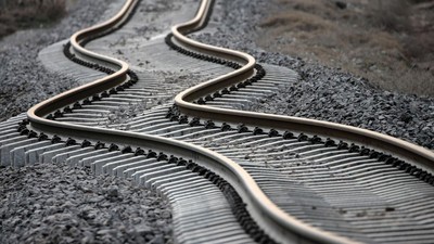 Potret Rel Kereta Meliuk-liuk Akibat Digoyang Gempa Turki