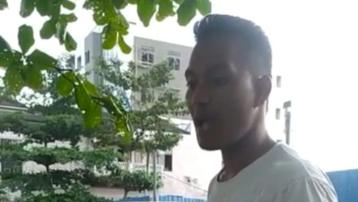 Preman di Medan minta uang ke pekerja pengaspal jalan. (Foto: Istimewa)
