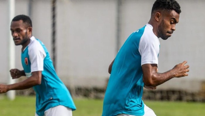 PSM Makassar menggelar latihan persiapan di Stadion Kalegowa, Gowa, jelang menghadapi Persis Solo.