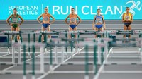 (Ki-ka) Kate OConnor dari Irlandia, Sofie Dokter dari Belanda, Marijke Esselink dari Belanda, Sveva Gerevini dari Italia, dan Bianca Salming dari Swedia bersiap mengikuti berkompetisi lari gawang 60 meter di Atakoy Arena, Istanbul, Turki.