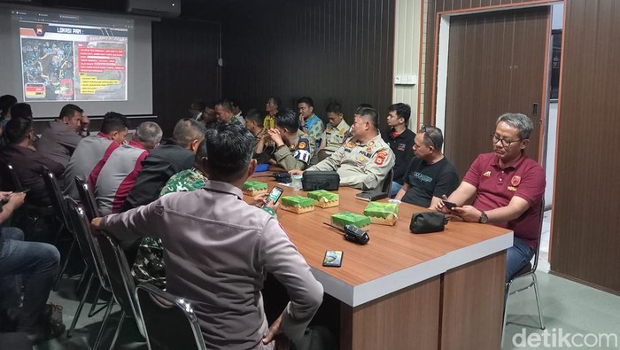 Rapat Koordinasi (Rakor) panpel pertandingan PSM Makassar dan pihak keamanan jelang laga PSM Vs Persis Solo.