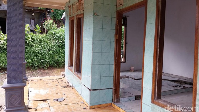 Rumah warga di Ngantang Malang rusak akibat tanah gerak