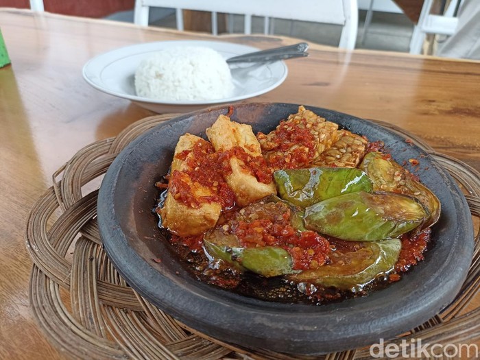 Sambal gami di Warung Suprek Spesial Sambal Blitar