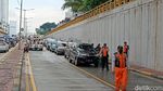 Potret Truk Tersangkut di Underpass Tanah Abang hingga Dievakuasi