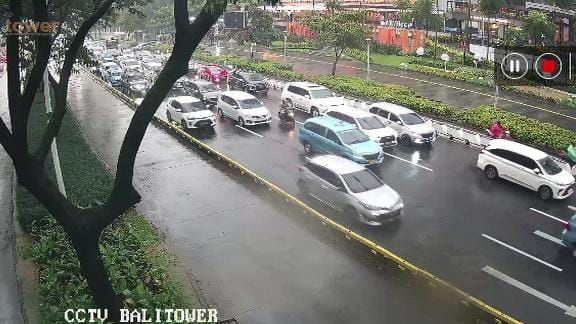 Screenshot CCTV menunjukkan kondisi lalu lintas di sejumlah ruas jalan di Jakarta pada Jumat (3/3/2023) via Molecool