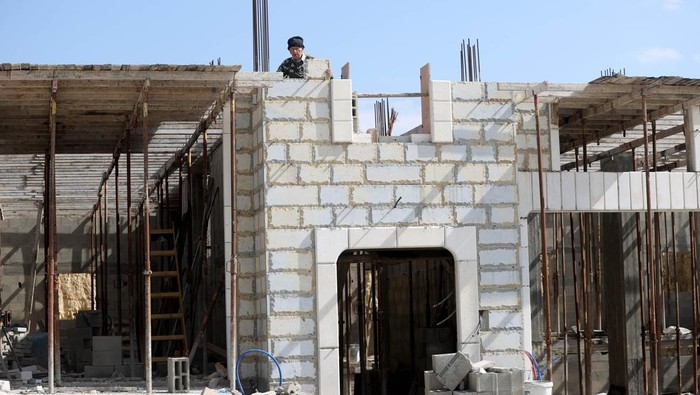 SALFIT, WEST BANK - FEBRUARY 14: 89 year-old Palestinian construction worker Youssef al-Sheikh Hussein speaks during an interview in a building construction in Salfit, West Bank on February 14, 2023. Hussein has been a construction worker for 70 years, despite his age and the harsh conditions required by his profession. (Photo by Issam Rimawi/Anadolu Agency via Getty Images)