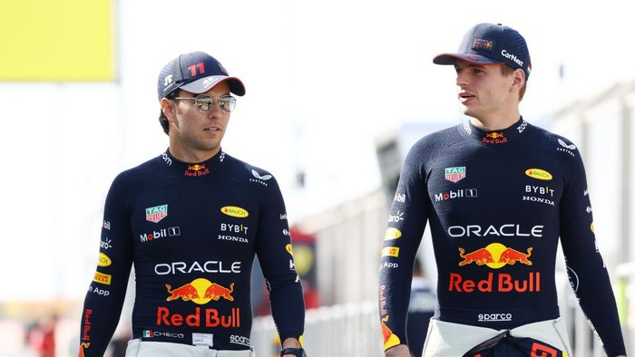 BAHRAIN, BAHRAIN - FEBRUARY 23: Sergio Perez of Mexico and Oracle Red Bull Racing and Max Verstappen of the Netherlands and Oracle Red Bull Racing talk during day one of F1 Testing at Bahrain International Circuit on February 23, 2023 in Bahrain, Bahrain. (Photo by Mark Thompson/Getty Images)